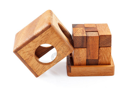 木质拼图是一个立方体图片