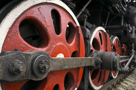 旧式蒸汽机车轮有绘图棒和曲图片