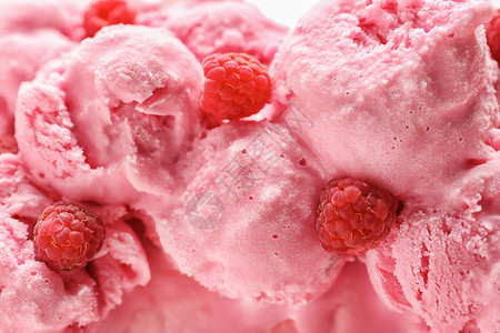 美味的覆盆子冰淇淋特写图片