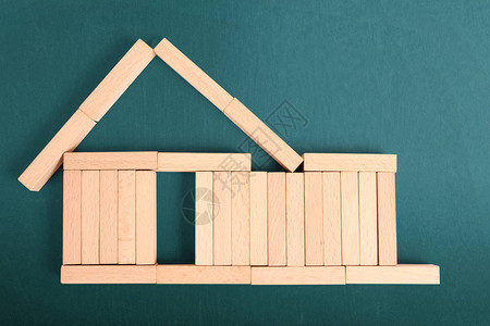 玩具木屋构造函数由木头制成图片