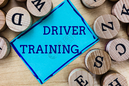 文字书写文本驾驶员培训商业概念为准备新司机背景图片