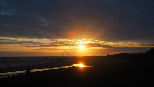 美丽的瑞典海上日落背景图片