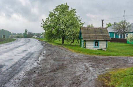 乌克兰Sumskaya州Lyubka村路边小木制图片