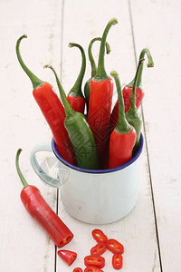 红辣椒和绿辣椒图片