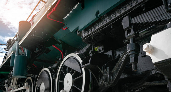 特写古董老式火车机老蒸汽黑色历史产业历史悠久的蒸汽火车图片
