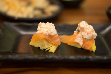 玉果鸡蛋寿司和三文鱼在日本最图片