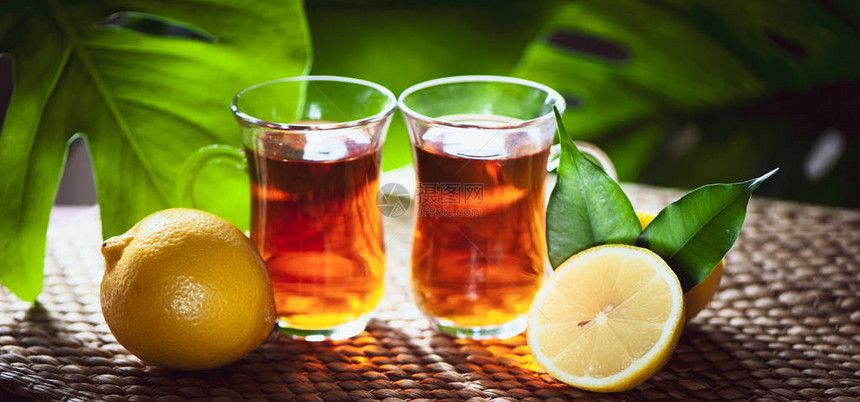 由Limon制成的水果茶有机茶新鲜豪华轿车果实以及半个图片