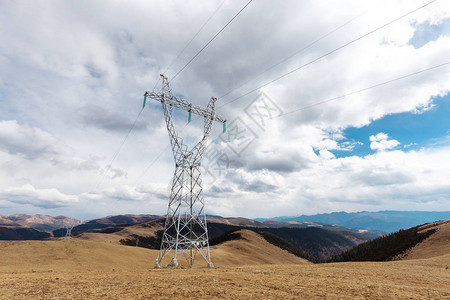 高电压输电塔或电塔电象网和配电图片