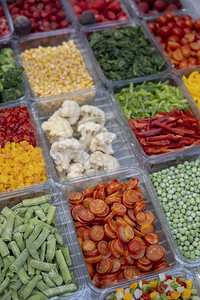 冰箱里的冷冻蔬菜图片