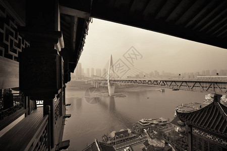 重庆的洪亚东综合建筑有桥梁和城市建筑背景图片