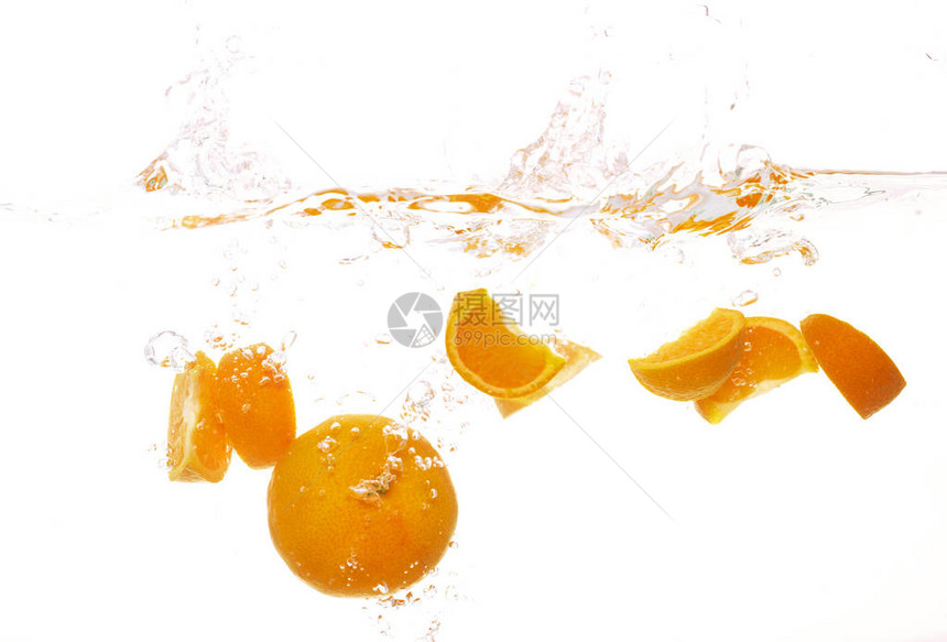 熟的橙子切片落图片