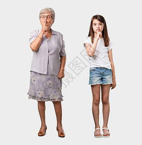 一位年长女士和孙女的全身都是老人图片