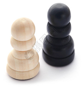 国际象棋比赛的木典当在白色背景图片