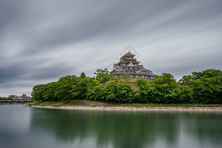 日本福山城堡和河流前视线超长图片