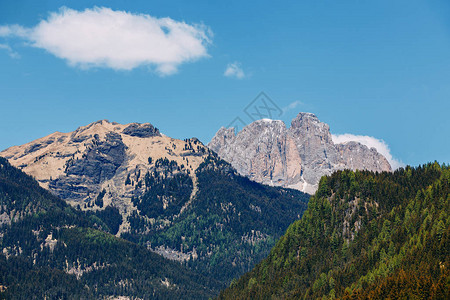 阿尔卑斯山的美丽景色图片