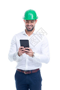 绿色头戴绿色头盔的年轻工程师男子图片