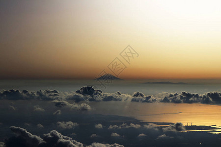 富士山夜景鸟瞰图图片