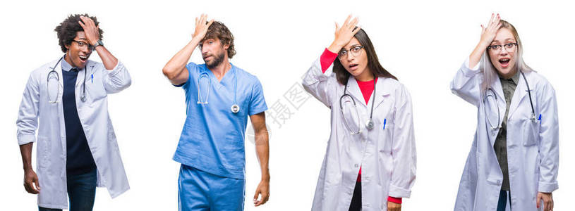 一群医生护士外科医生在孤立的背景下因错误而惊讶地用手捂着头图片