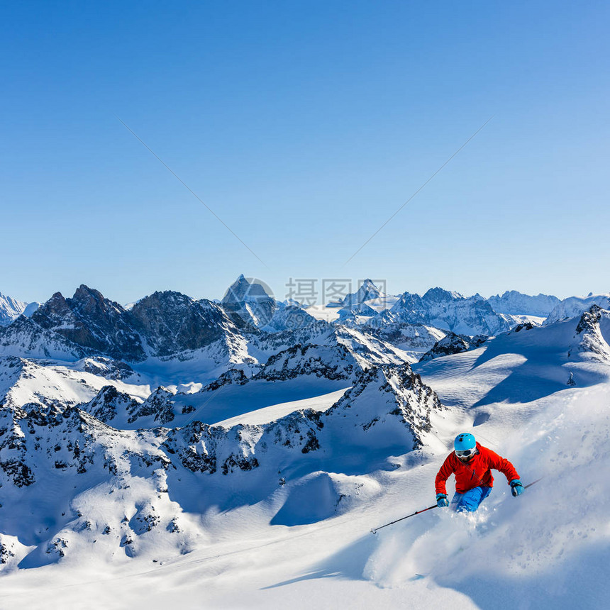 在美丽的冬雪MtFort滑雪图片