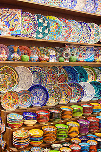 传统土耳其彩色陶瓷盘子碗杯子图片