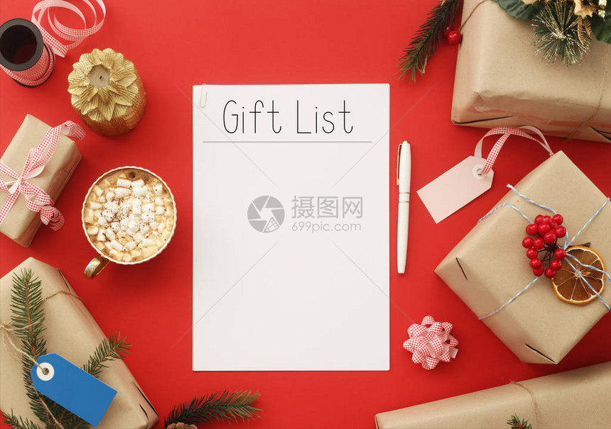 圣诞礼物中一张白纸上的礼物清单图片