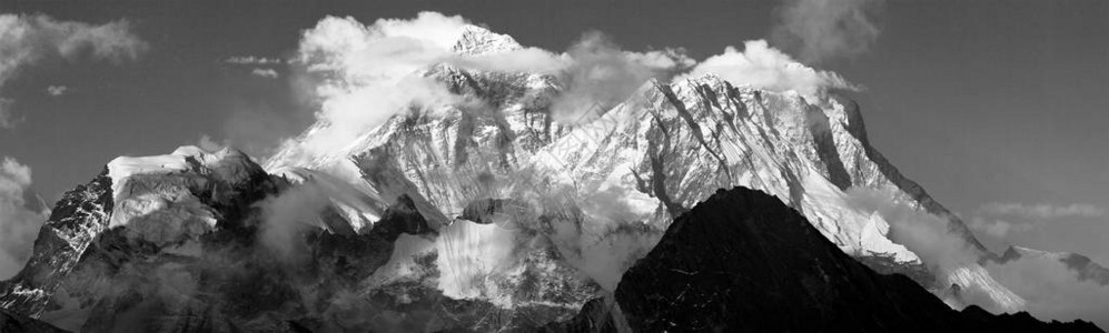 珠穆朗玛峰地区昆布谷尼泊尔喜马拉雅山脉的顶部图片