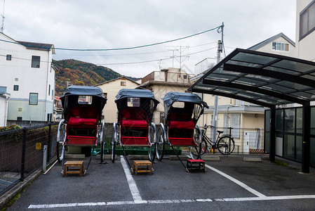 亚林山市的日本人力车或吉里基沙在山图片
