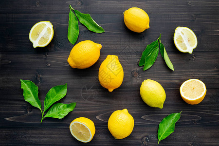 新鲜柠檬和柠檬叶在图片