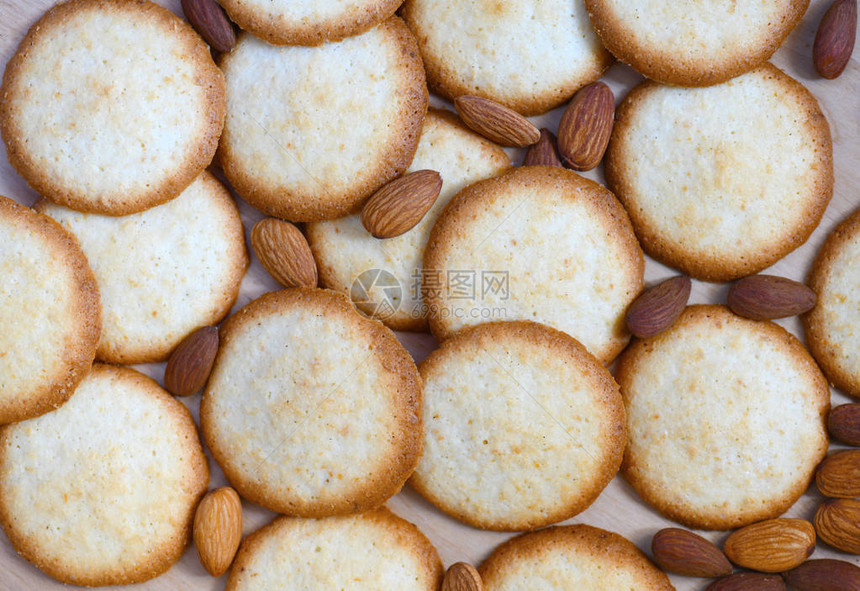 传统自制的圣诞杏仁饼干作为食物背景拍摄图片