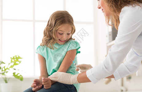 儿童疫苗接种图片