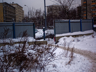 莫斯科冬季积雪中废图片