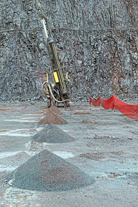 在一个Porphyry矿山采石场的钻研背景图片
