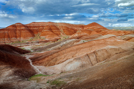 土耳其中部的红岩层图片