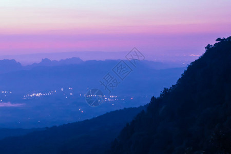 高山上的早晨日出图片