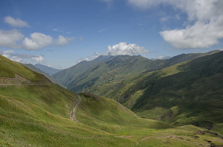 DatvisjvariPass山顶区谷全景图片