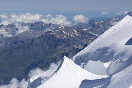 阿尔卑斯山高风景云图片