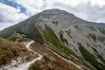 Voloec山峰位于斯洛伐克西部Tatras山脉的Rohace山群图片