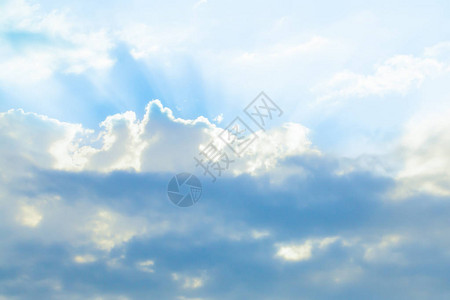 光黎明天空通风基地阳光线光线穿过白云图片