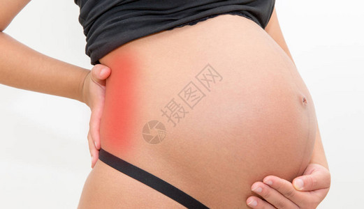 孕妇在按摩背痛时感到强烈疼痛红色疼痛图片