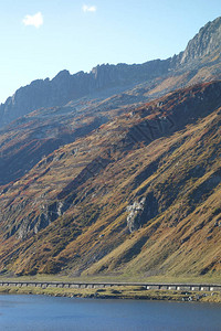 徒步登山图片