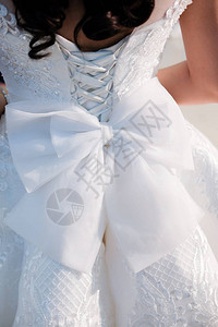 婚纱背面详细鞋带的特写图像背景图片