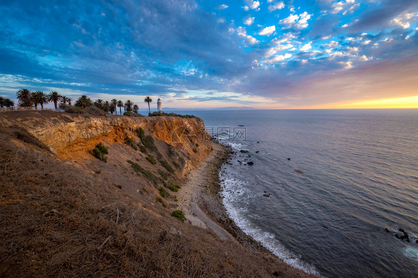 美丽的海岸风景点文森特灯塔在加利福尼亚日落时兰乔帕洛斯佛图片