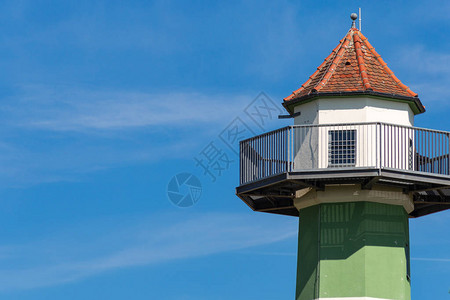 德国乡村水塔的水塔蓝天阳图片
