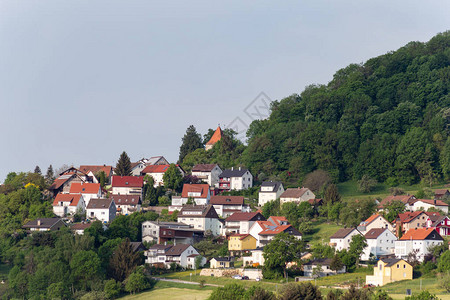 德国南部风景春天山村森林图片