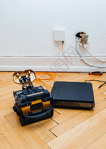 用于在墙套和tv互联网接收器调音器上用CATV将一系列薄光纤图片