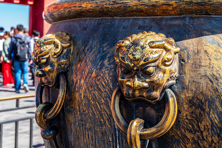 北京紫禁城的青铜鼎图片