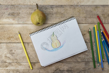儿童绘画梨子和彩色铅笔Woo图片