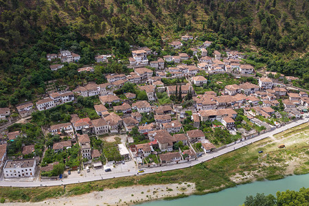 阿尔巴尼亚培拉特市奥苏姆河谷的景色图片