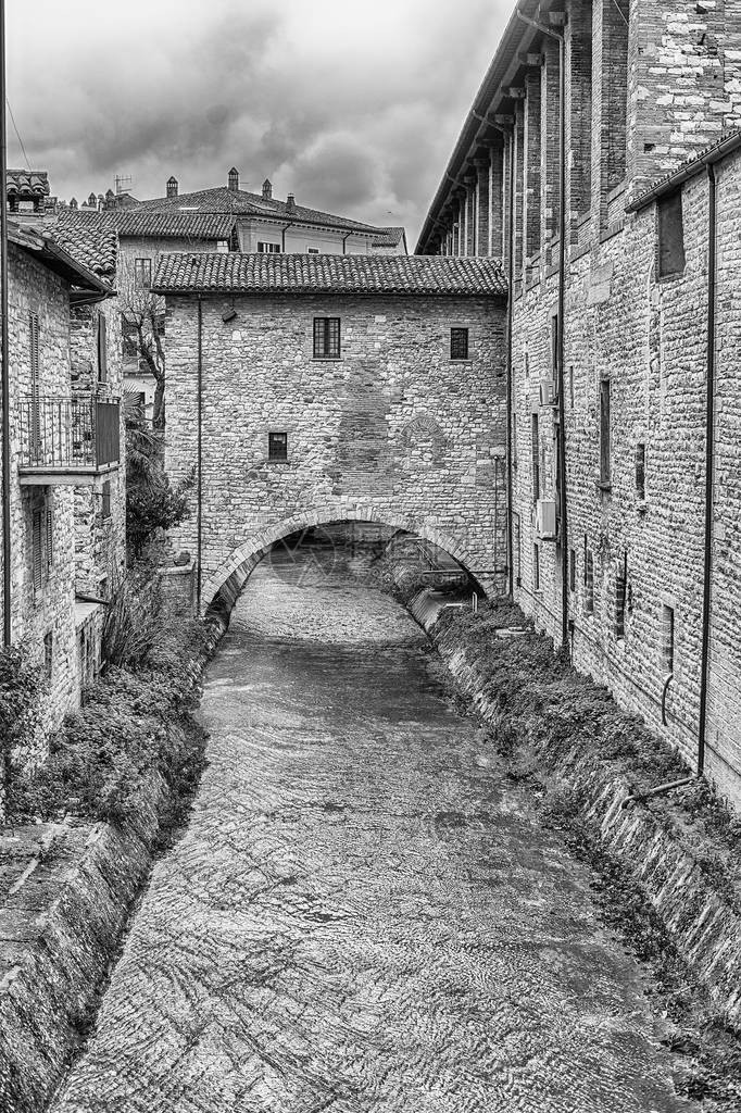 古比奥是意大利中部最美的中世纪城镇之一图片