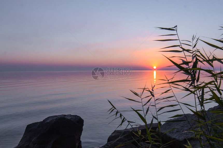 水面的风景海岸日落horizon图片